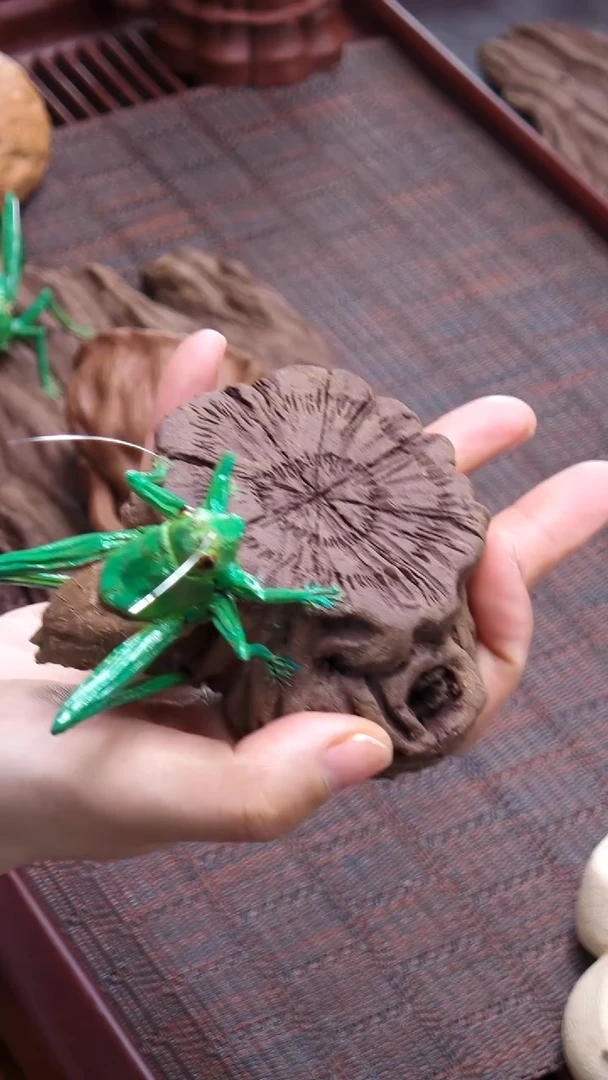 【闪购商品】紫砂盖置刘祖铭《蝈蝈盖置》