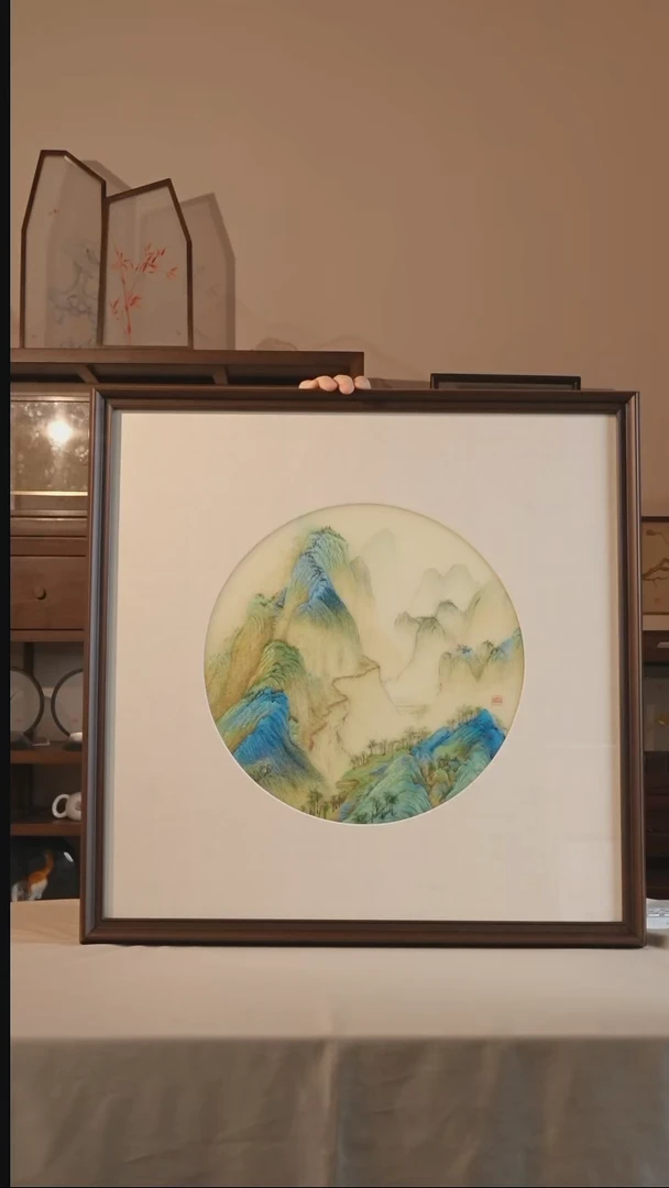 刺绣千里江山图局部烟峦叠翠图