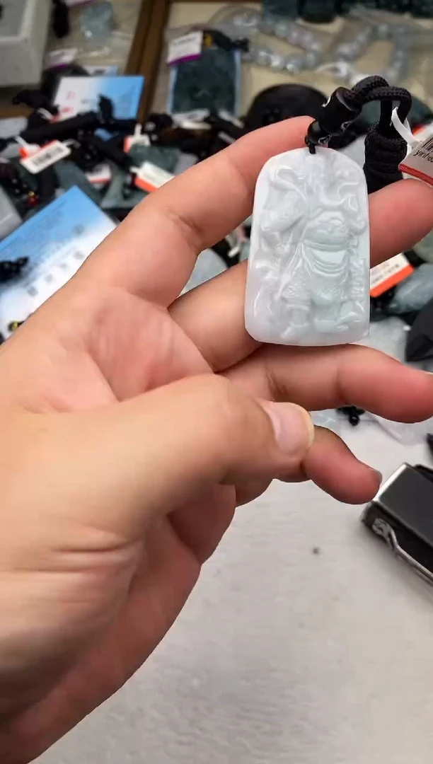 翡翠未镶嵌颈饰 多样性发其一