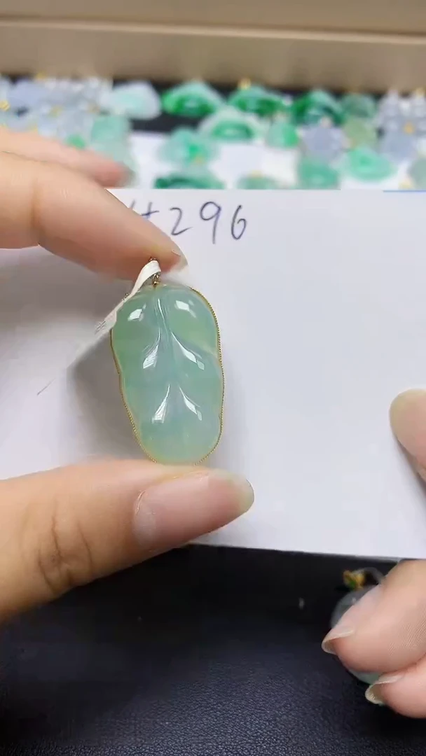 翡翠18K金镶嵌颈饰天然缅甸翡翠A货