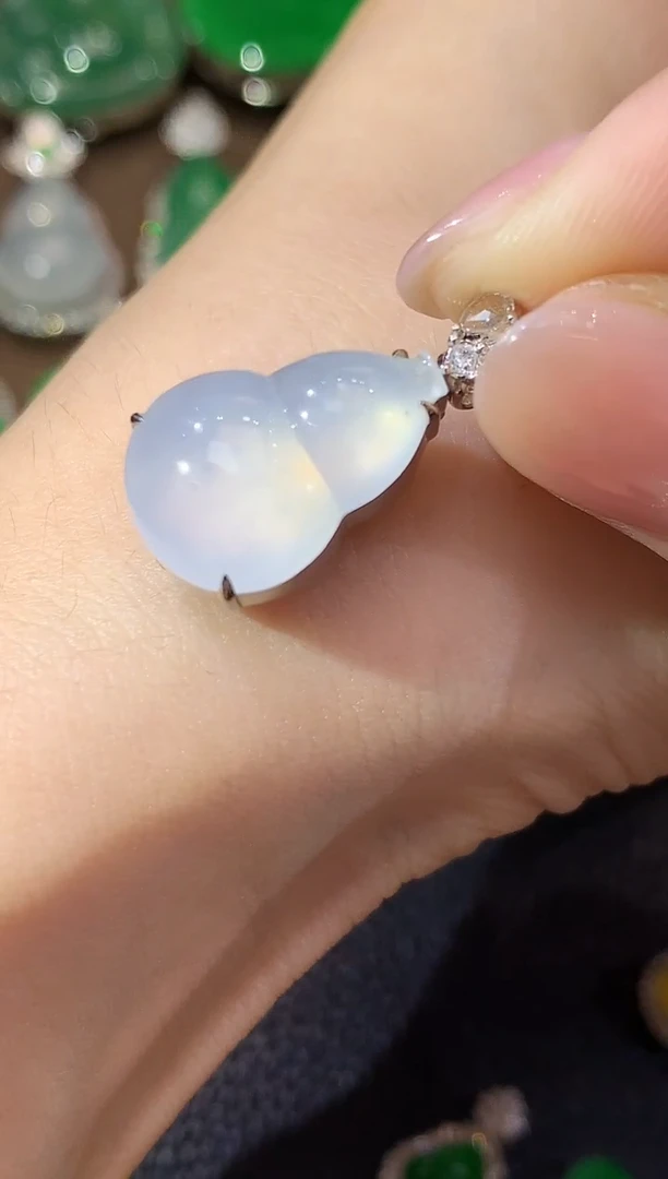 吊坠(不含链)18K金镶嵌翡翠A71