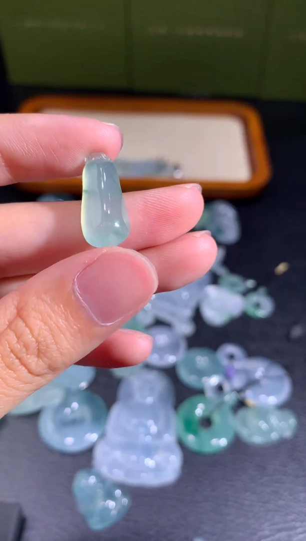 颈饰未镶嵌翡翠瓜