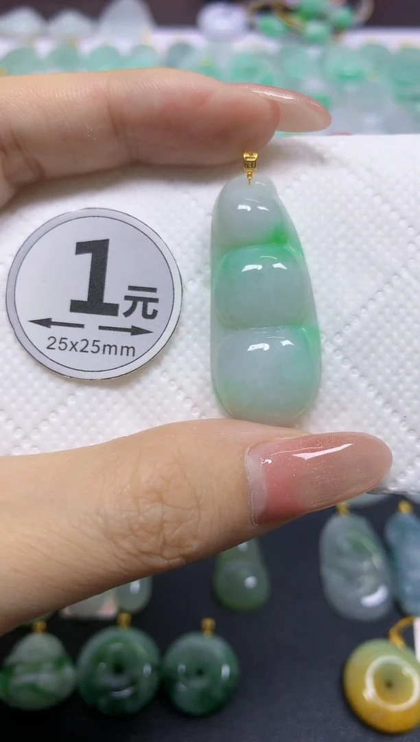 颈饰18K金镶嵌翡翠天然翡翠A货