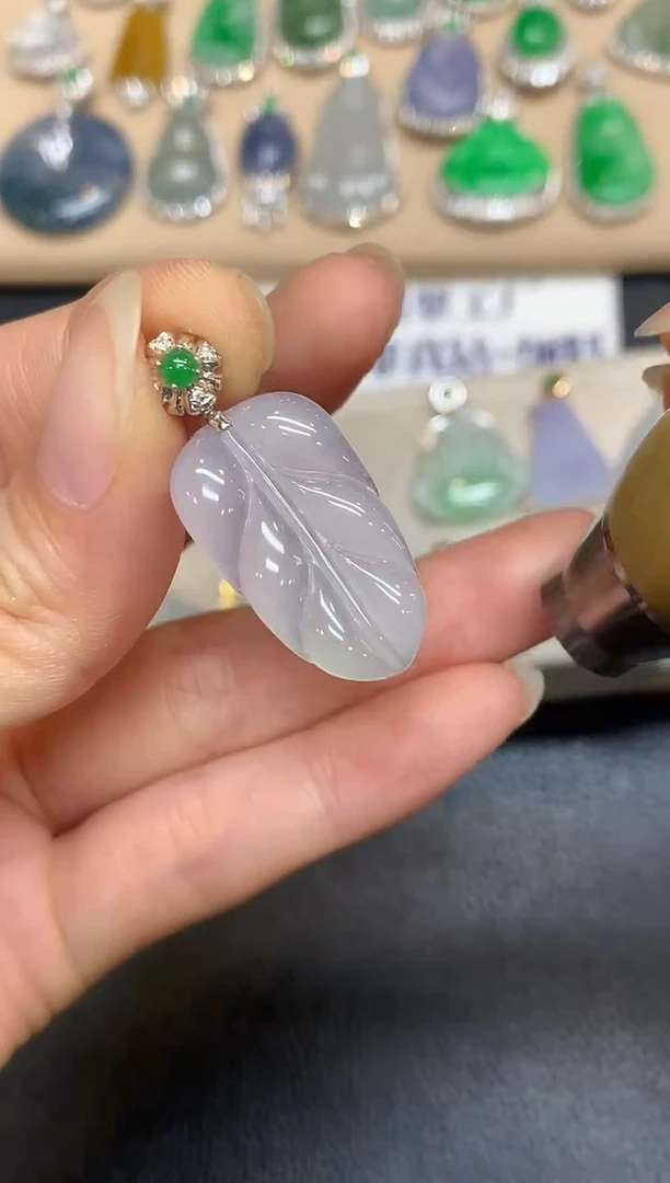 颈饰18K金镶嵌翡翠树叶【无服务费