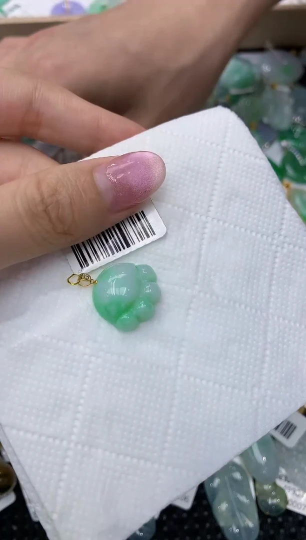 翡翠18K金镶嵌颈饰111111111