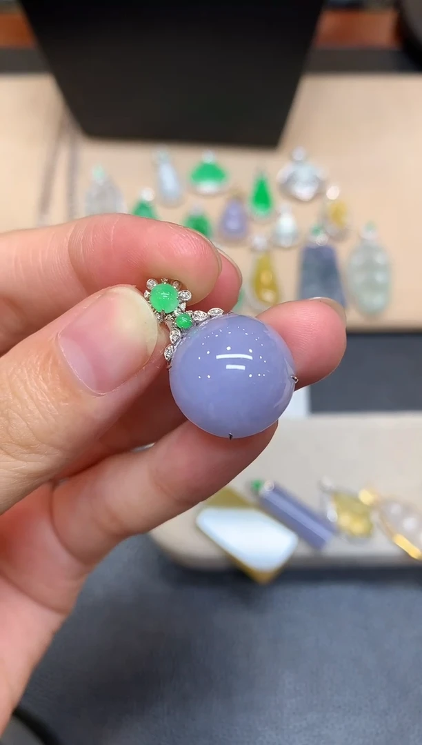 颈饰18K金镶嵌翡翠蛋面【无服务费