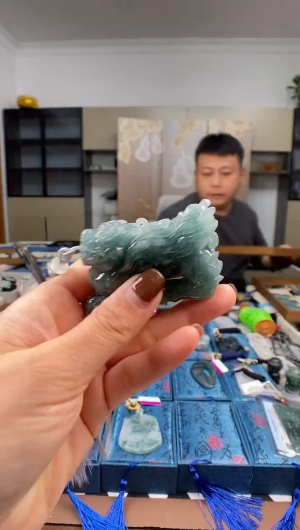 颈饰未镶嵌翡翠  多样性发其一