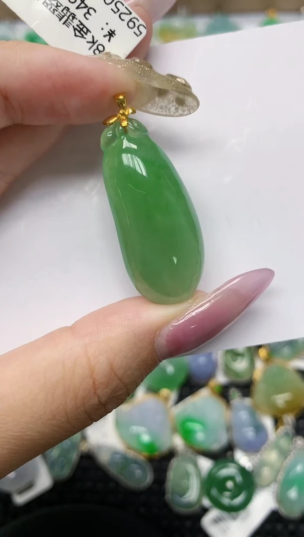 翡翠18K金镶嵌颈饰1111111111