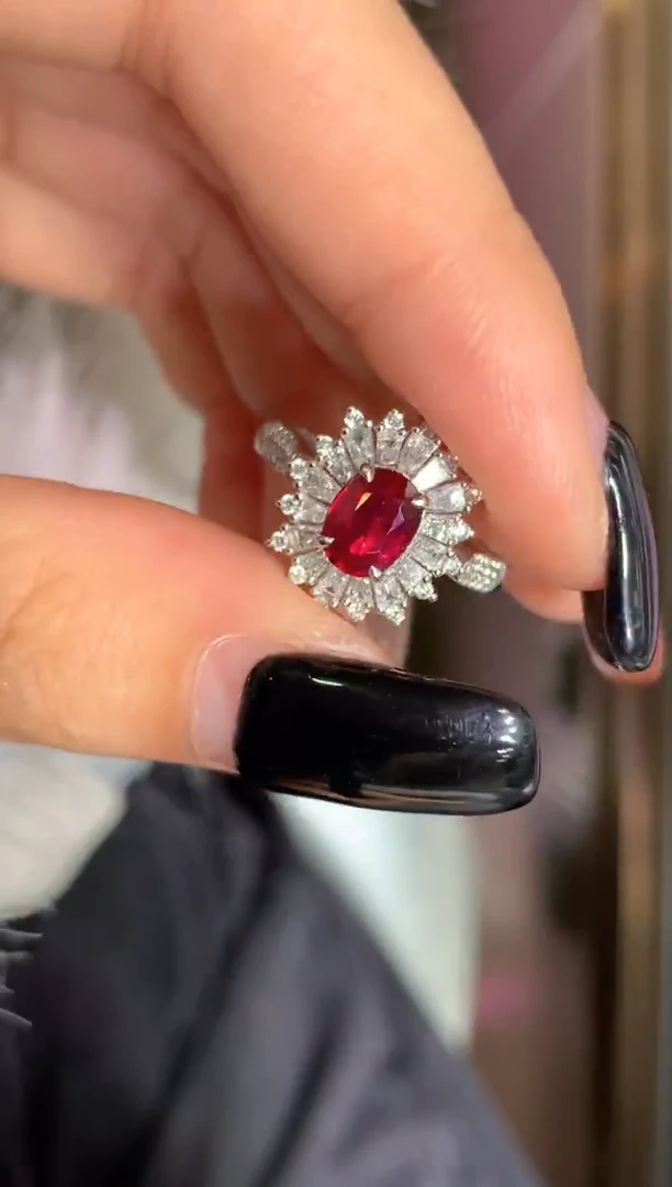 18K金镶嵌戒指红宝石1.04ct无烧鸽血红