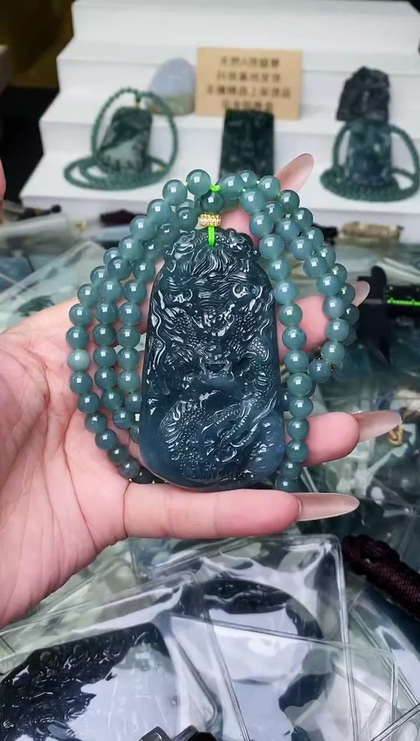 颈饰未镶嵌翡翠