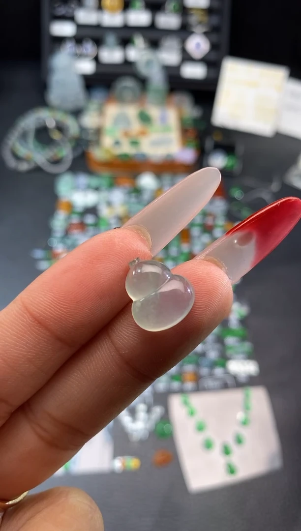 【闪购商品】翡翠挂件未镶嵌葫芦