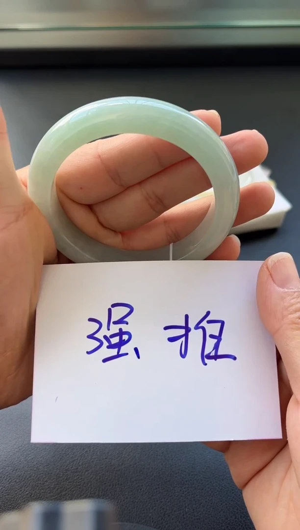 未镶嵌手镯翡翠多人