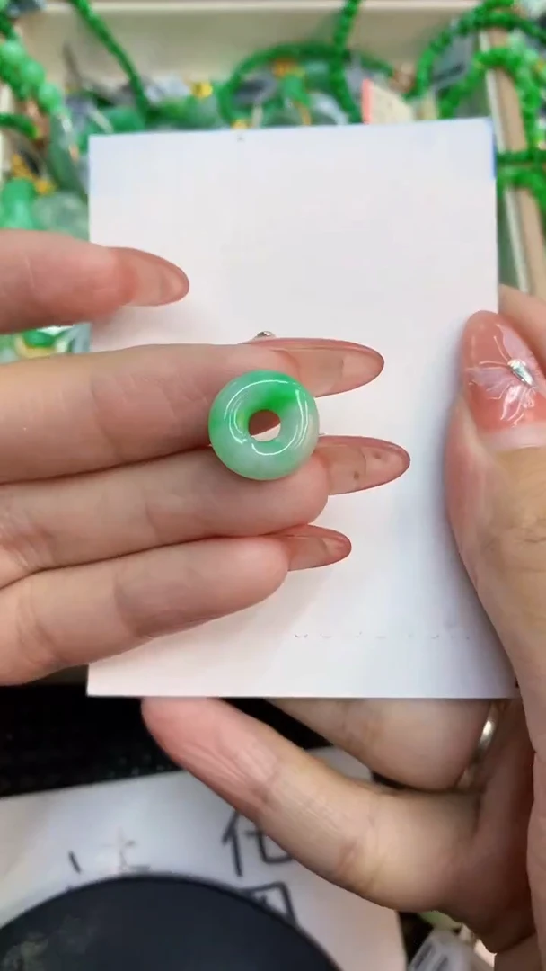 颈饰未镶嵌翡翠1