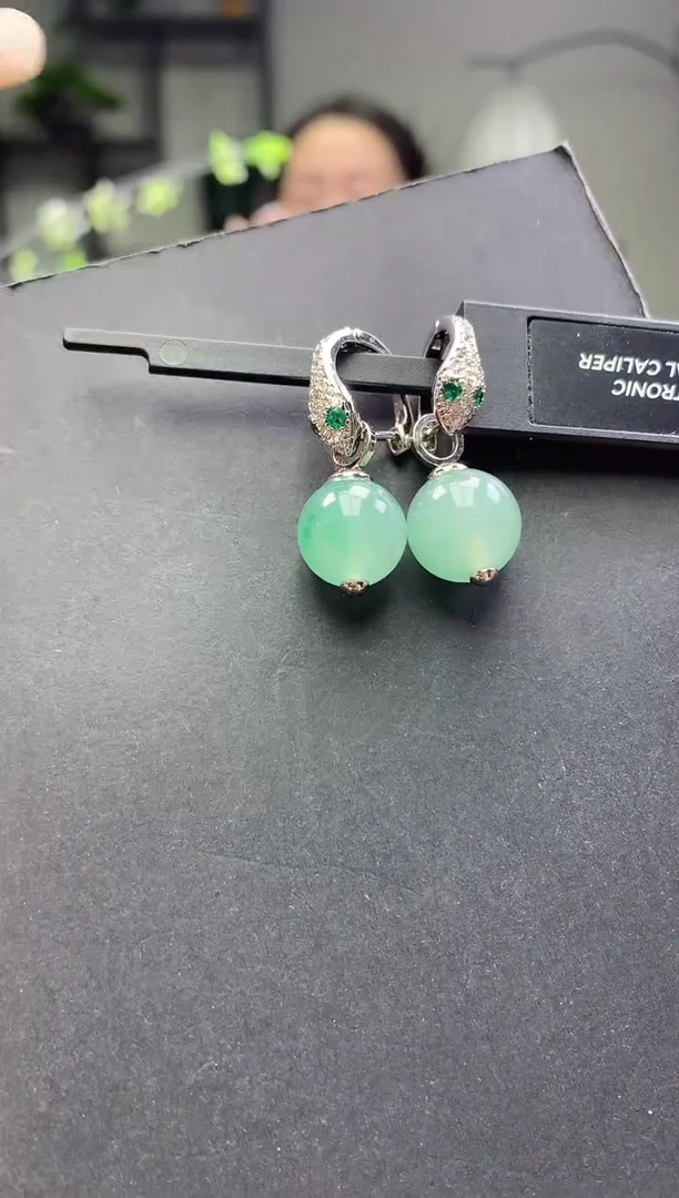 未镶嵌石英质玉耳坠耳坠