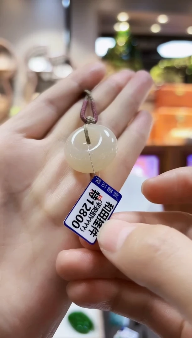 颈饰未镶嵌和田玉挂件