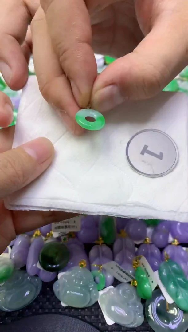 颈饰18K金镶嵌翡翠天然缅甸翡翠A货