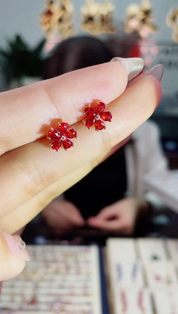 【闪购商品】彩色蓝宝石耳饰银S925镶嵌耳饰