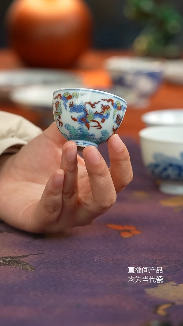 源明青忆斗彩翼龙小杯