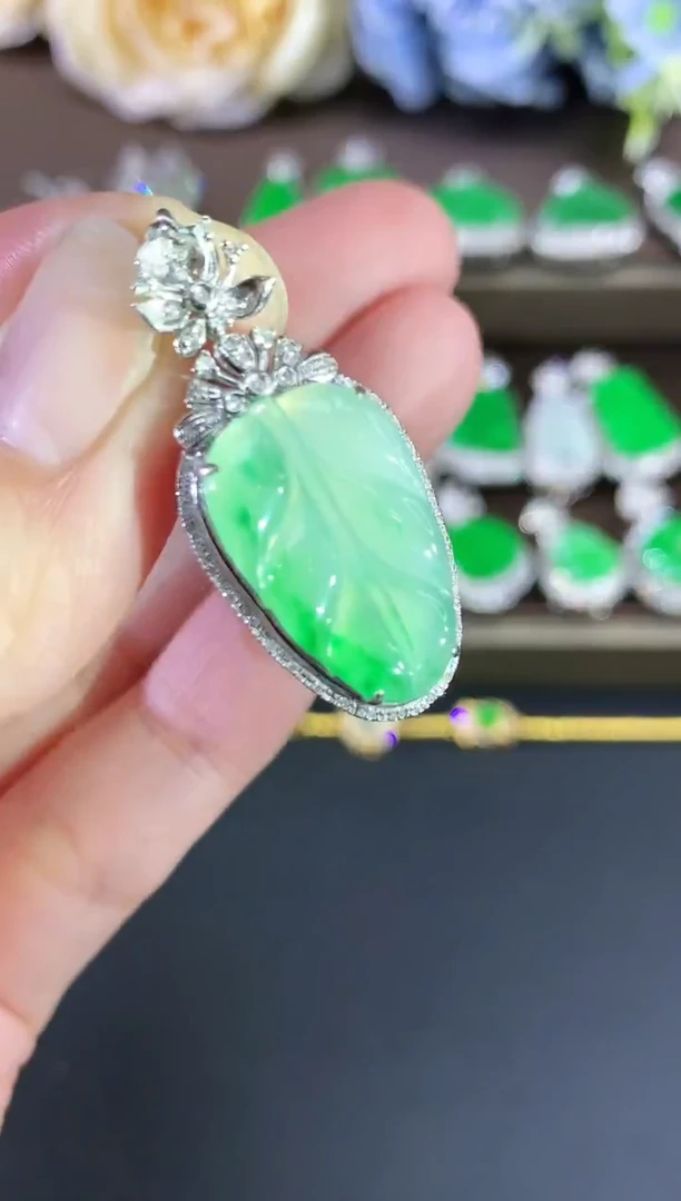 吊坠(不含链)18K金镶嵌翡翠74|