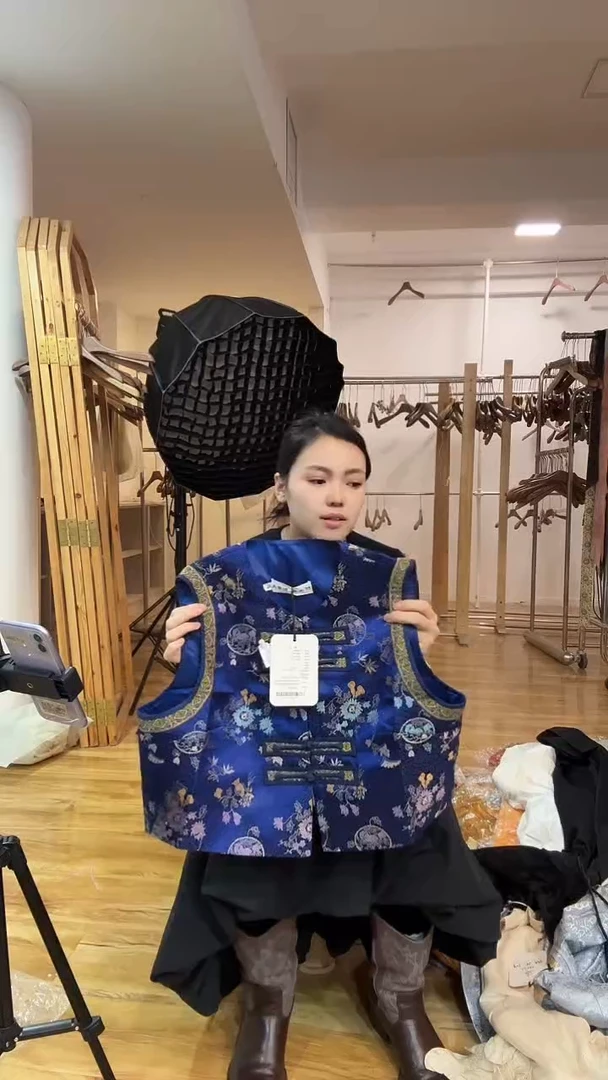 马甲  XL  130斤以里