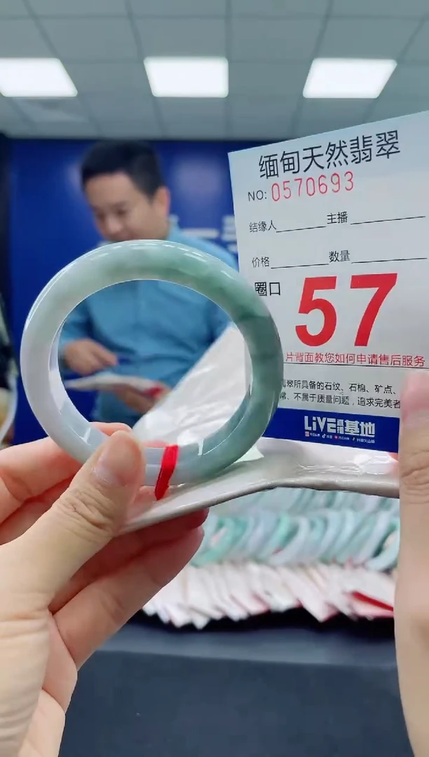 未镶嵌手镯翡翠天然翡翠手镯