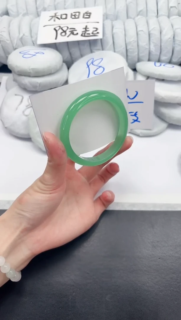 【闪购商品】石英质玉手镯未镶嵌355-57.5