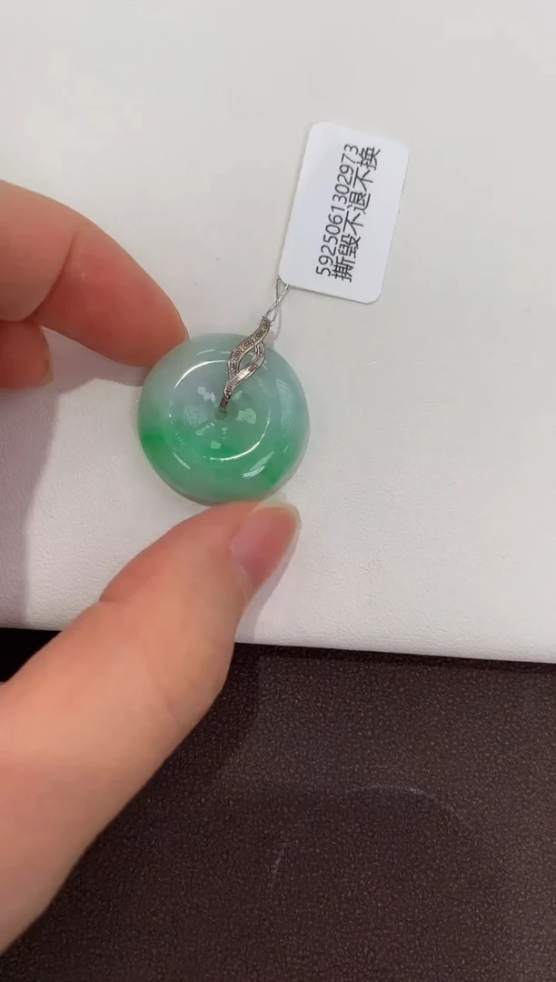 翡翠18K金镶嵌颈饰天然缅甸a货翡翠