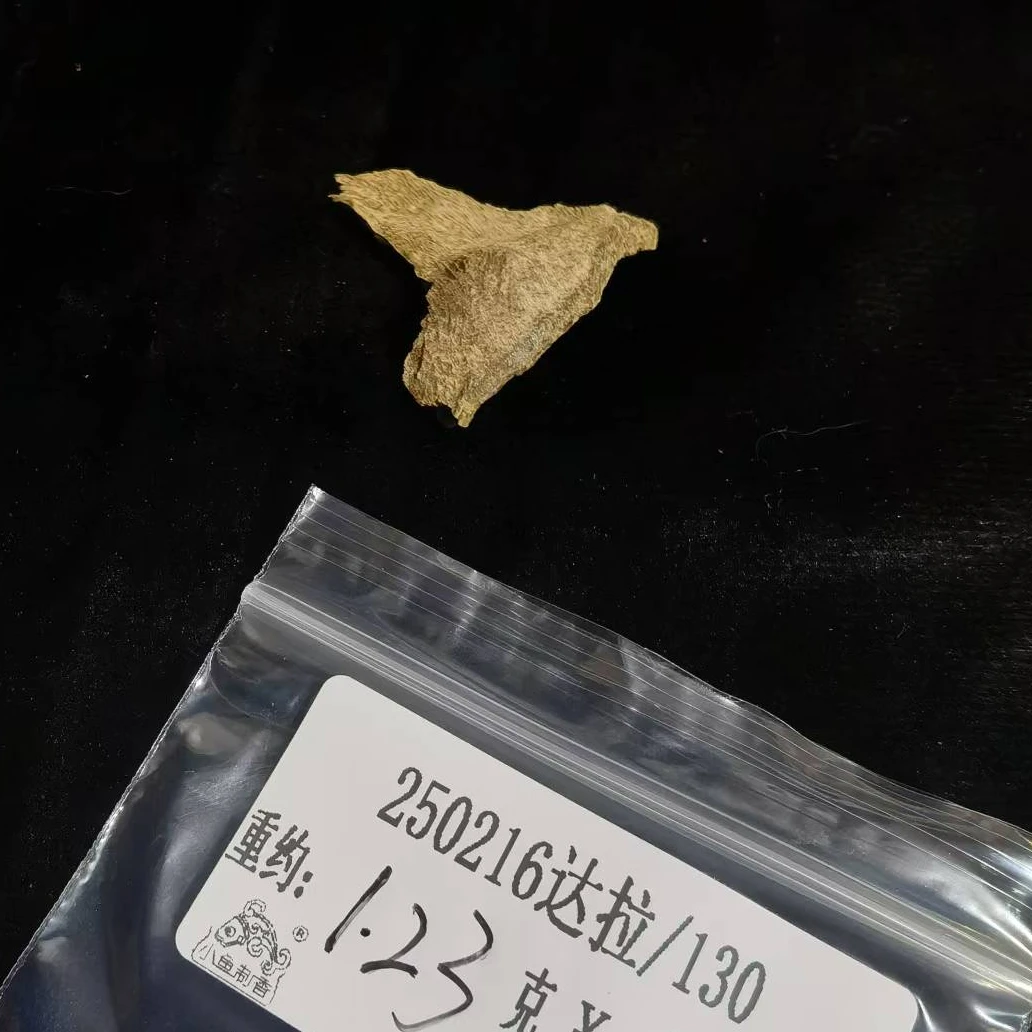 重约1.23克  250216达拉/130（料）天然木艺