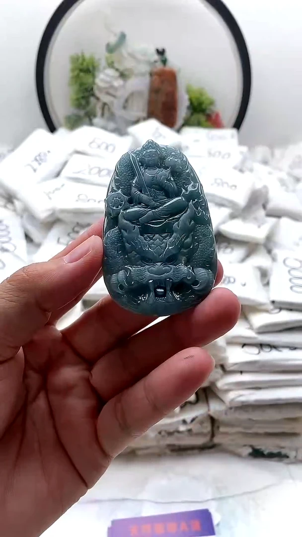 颈饰未镶嵌翡翠虚空藏