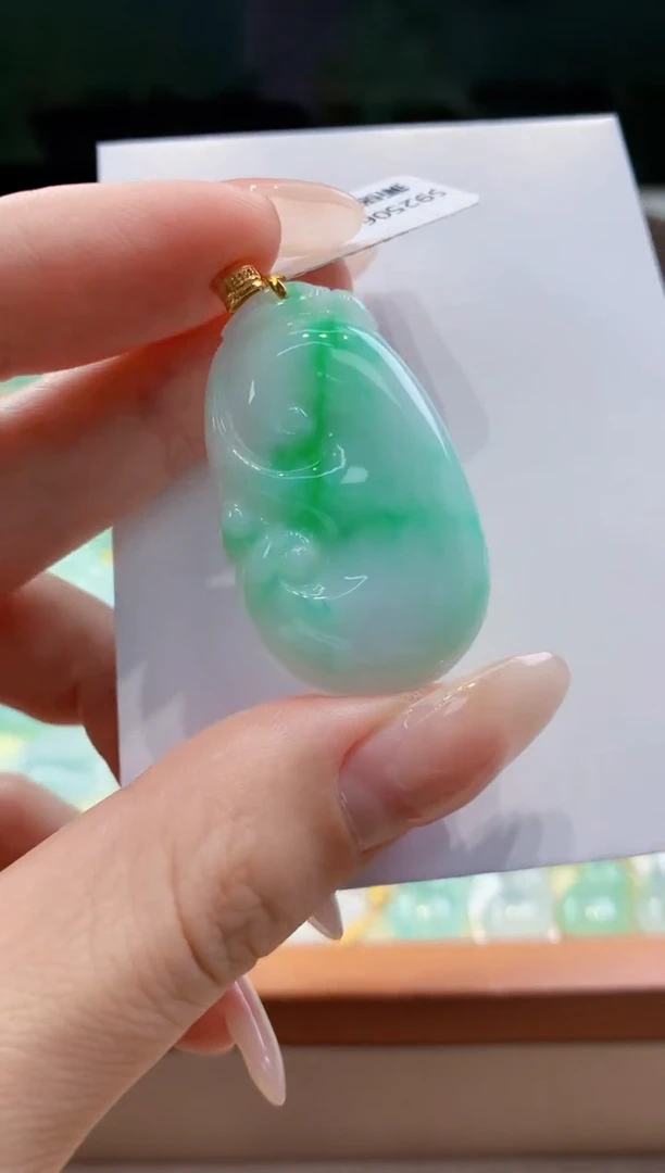 翡翠18K金镶嵌颈饰天然缅甸a货翡翠