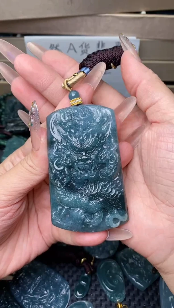 翡翠未镶嵌颈饰