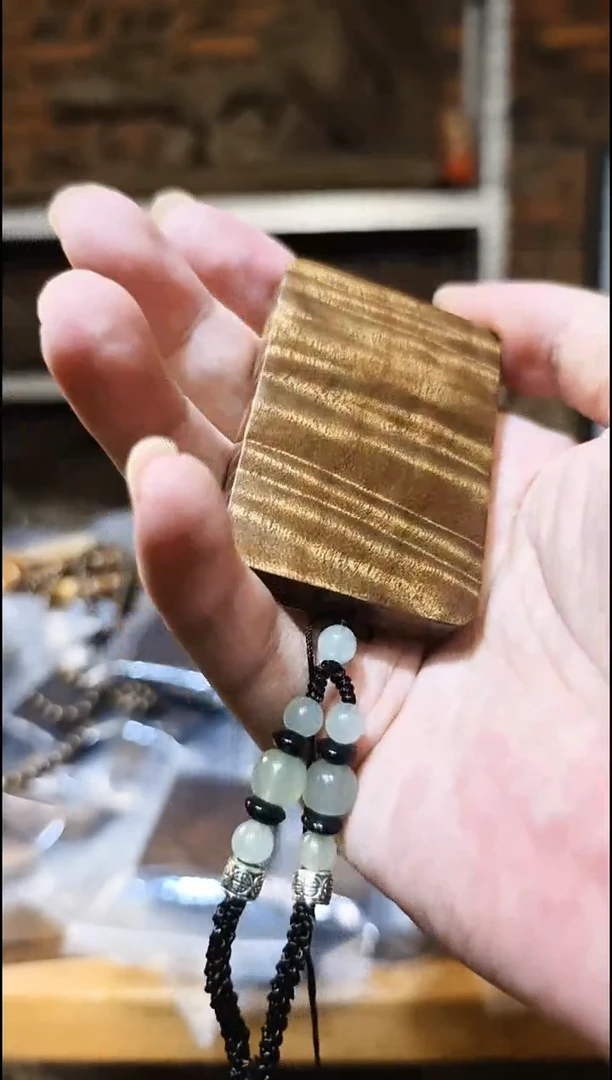 金丝楠无事牌手把件