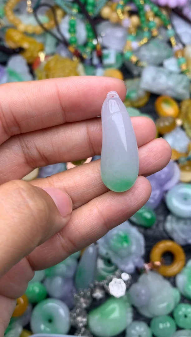 颈饰未镶嵌翡翠缅甸翡翠吊坠