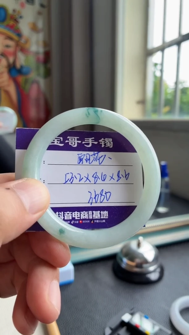 翡翠手镯未镶嵌翡翠手镯