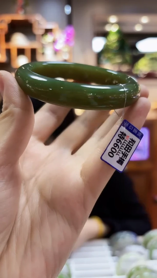 【闪购商品】和田玉手镯未镶嵌58