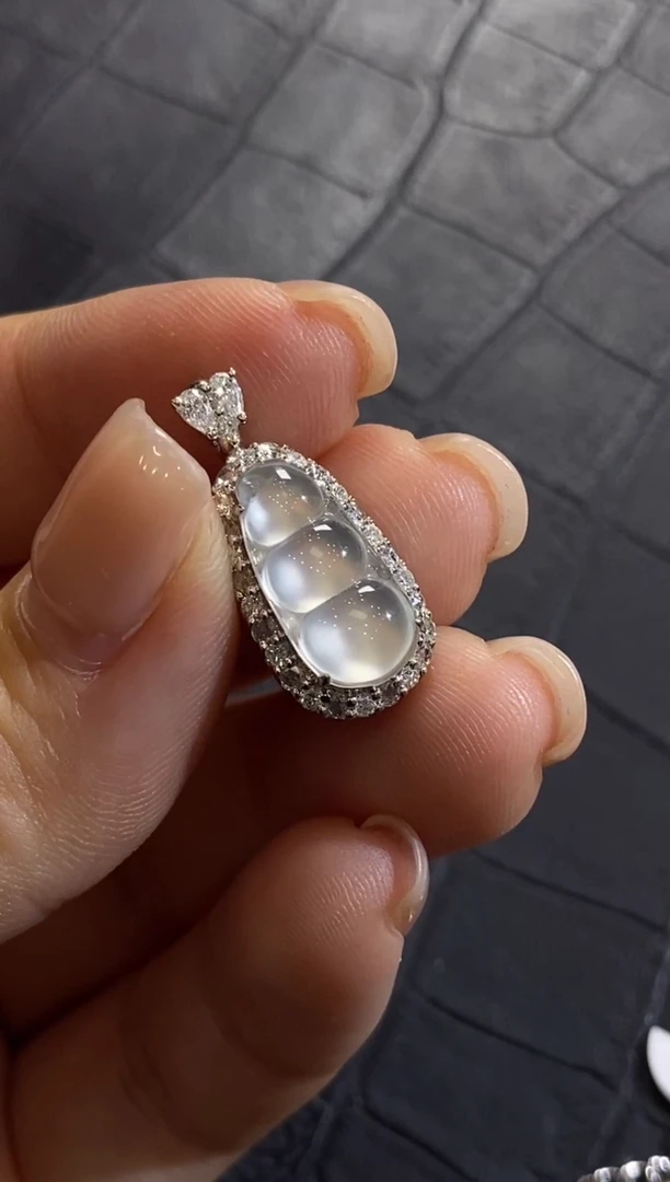 翡翠18K金镶嵌颈饰收到货48小时鉴赏期（超时不退不换）