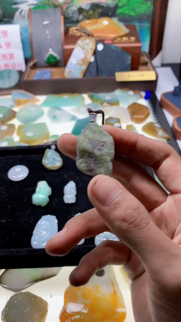 未镶嵌挂件翡翠魏*哥翡翠