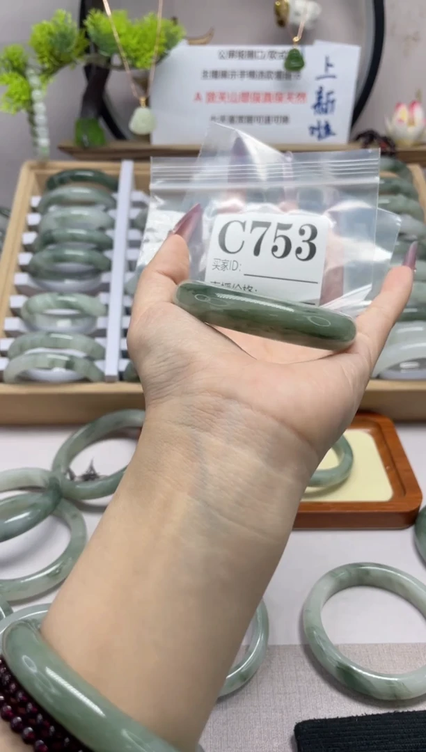 【闪购商品】石英质玉（天山翠）手镯未镶嵌c753