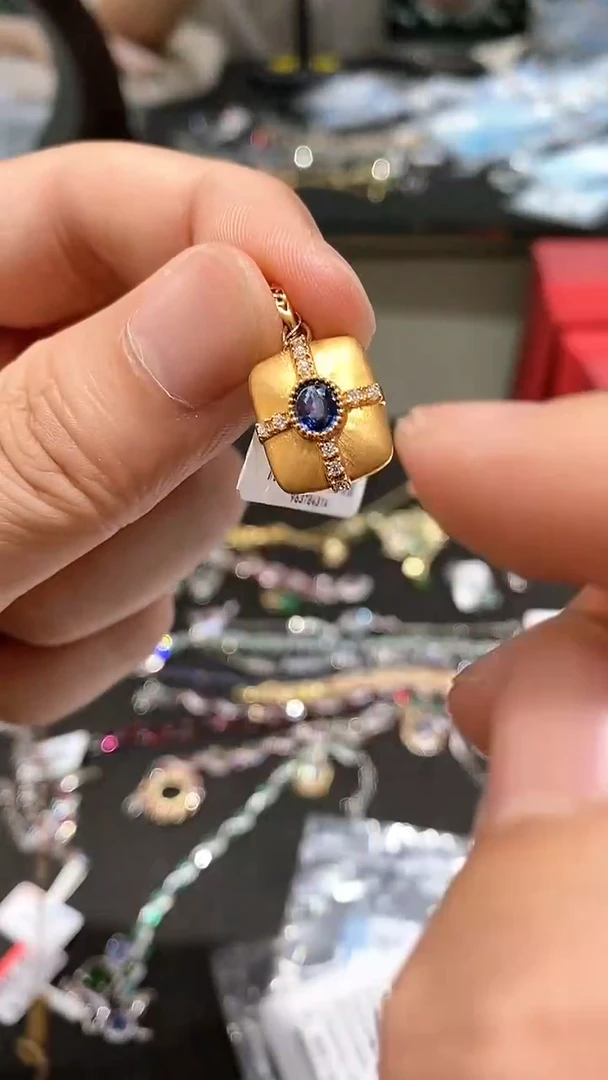 【闪购商品】蓝宝石颈饰18K金镶嵌吊坠