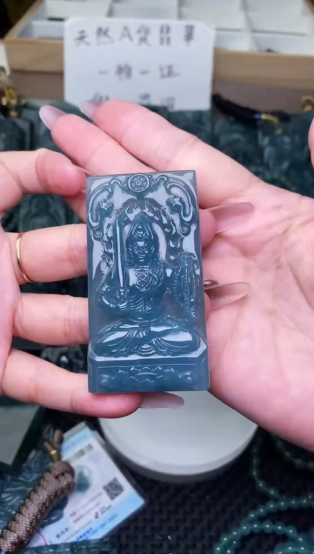 颈饰未镶嵌翡翠