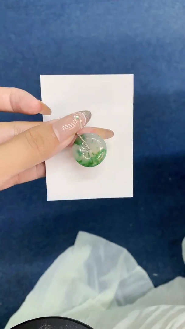 颈饰18K金镶嵌翡翠1