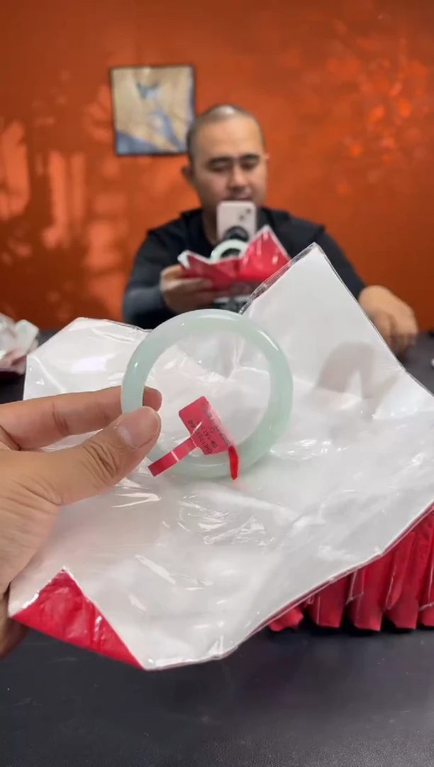 未镶嵌手镯翡翠5