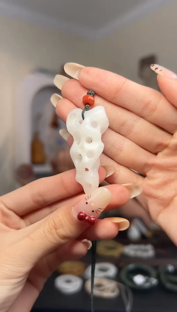 颈饰未镶嵌和田玉46*22*13mm太湖石