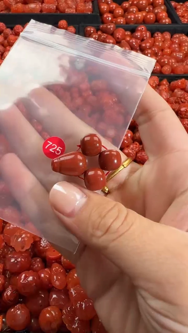 颈饰未镶嵌南红玛瑙1