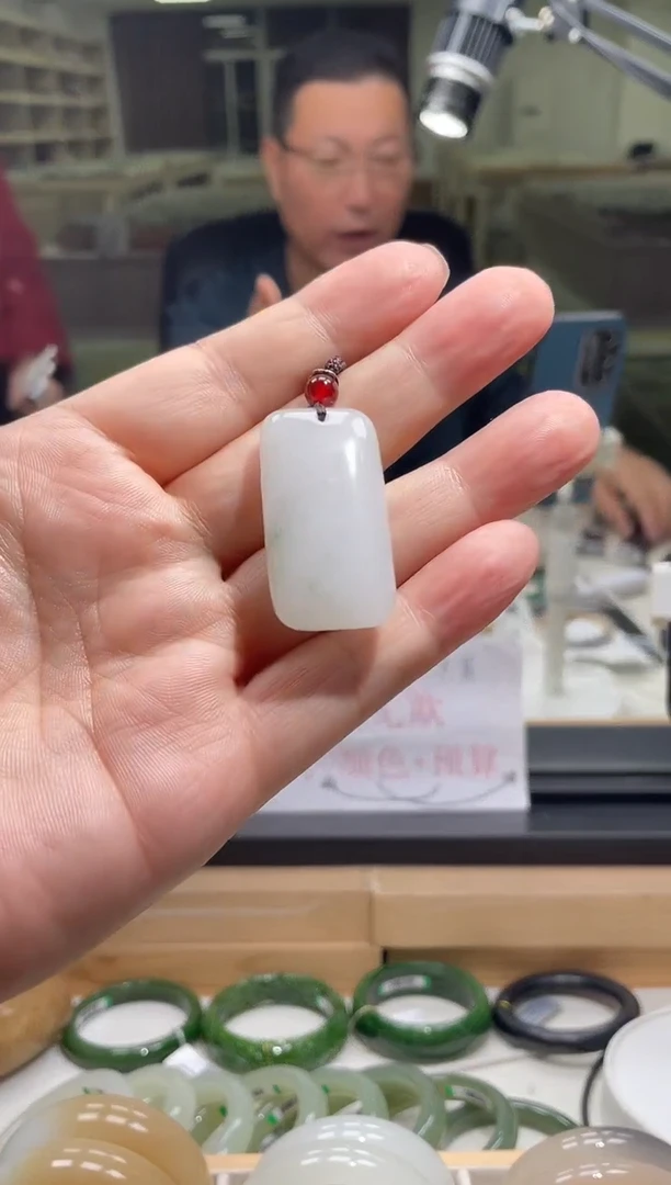 颈饰未镶嵌石英质玉无事牌多样性发货其一