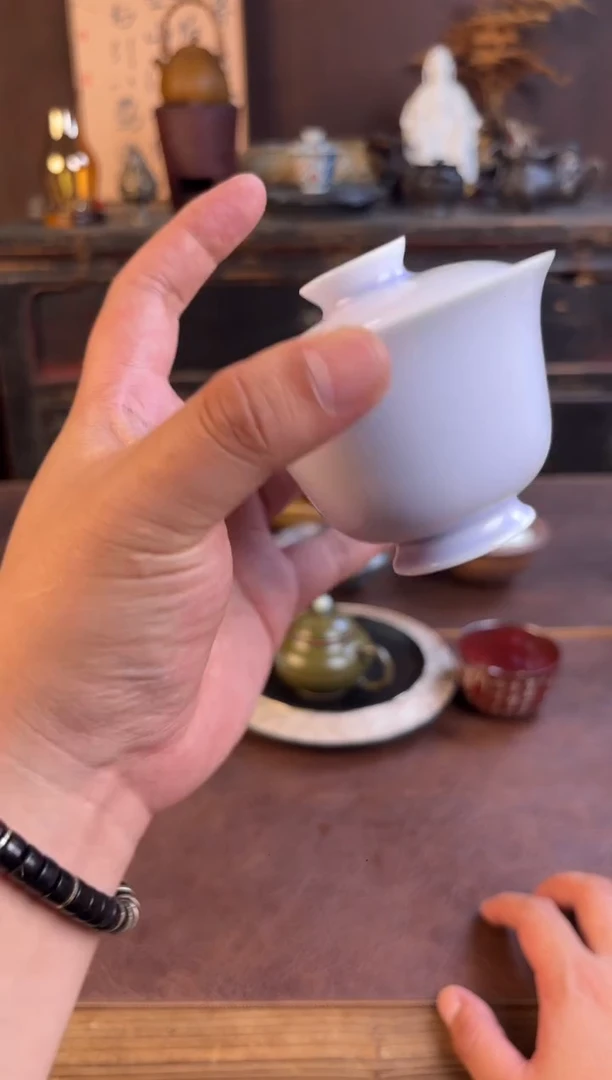 瓷片紫色小盖碗啊啊啊