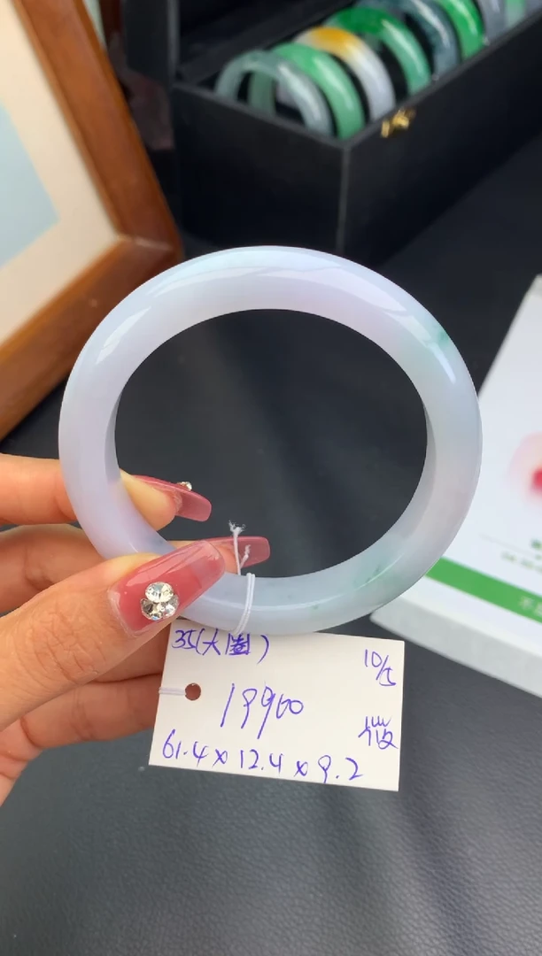 翡翠手镯未镶嵌玉手镯