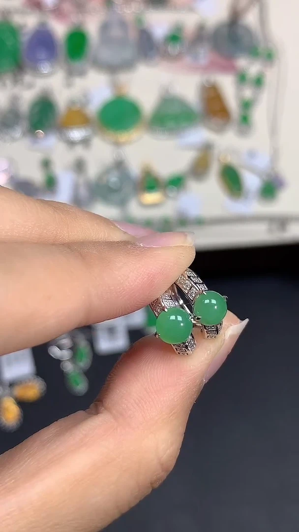 翡翠18K金镶嵌耳饰L1063多样性发其一