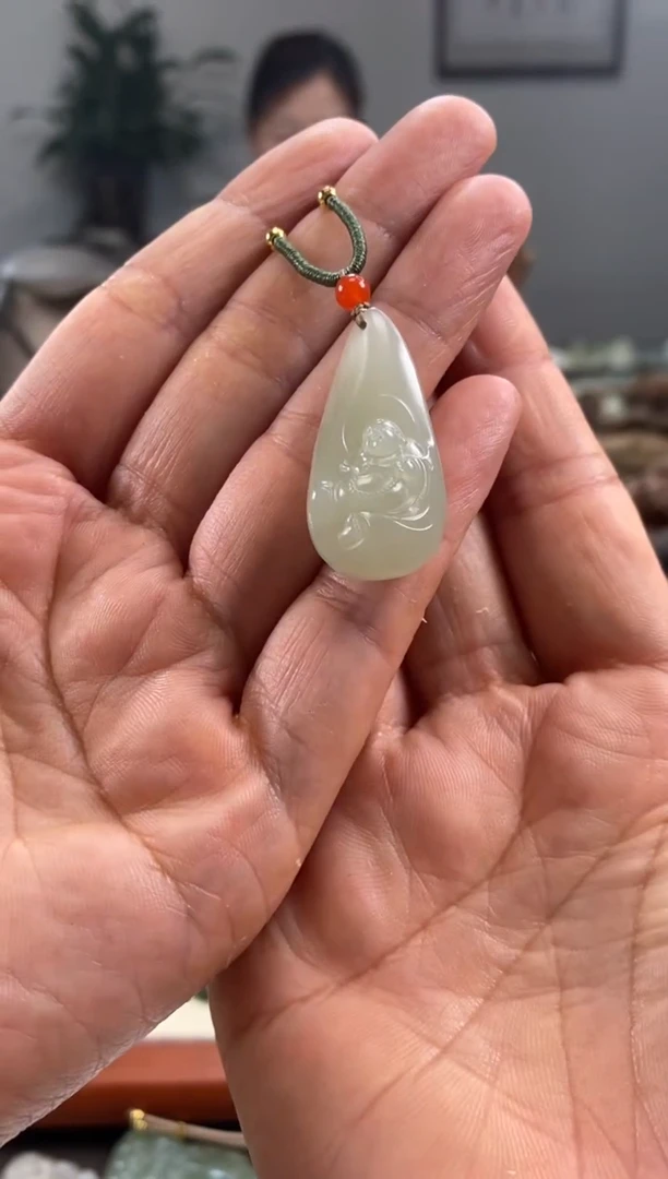 和田玉未镶嵌颈饰佛公