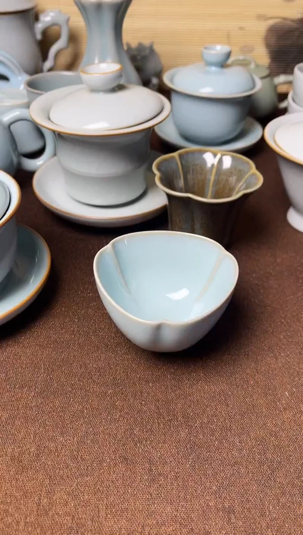 全品-天青釉三叶草花口主人杯